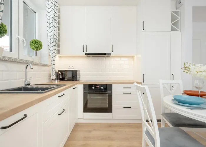 Apartment With 2 Bedrooms & Balcony And Free Garage Wroclaw By Noclegi Renters