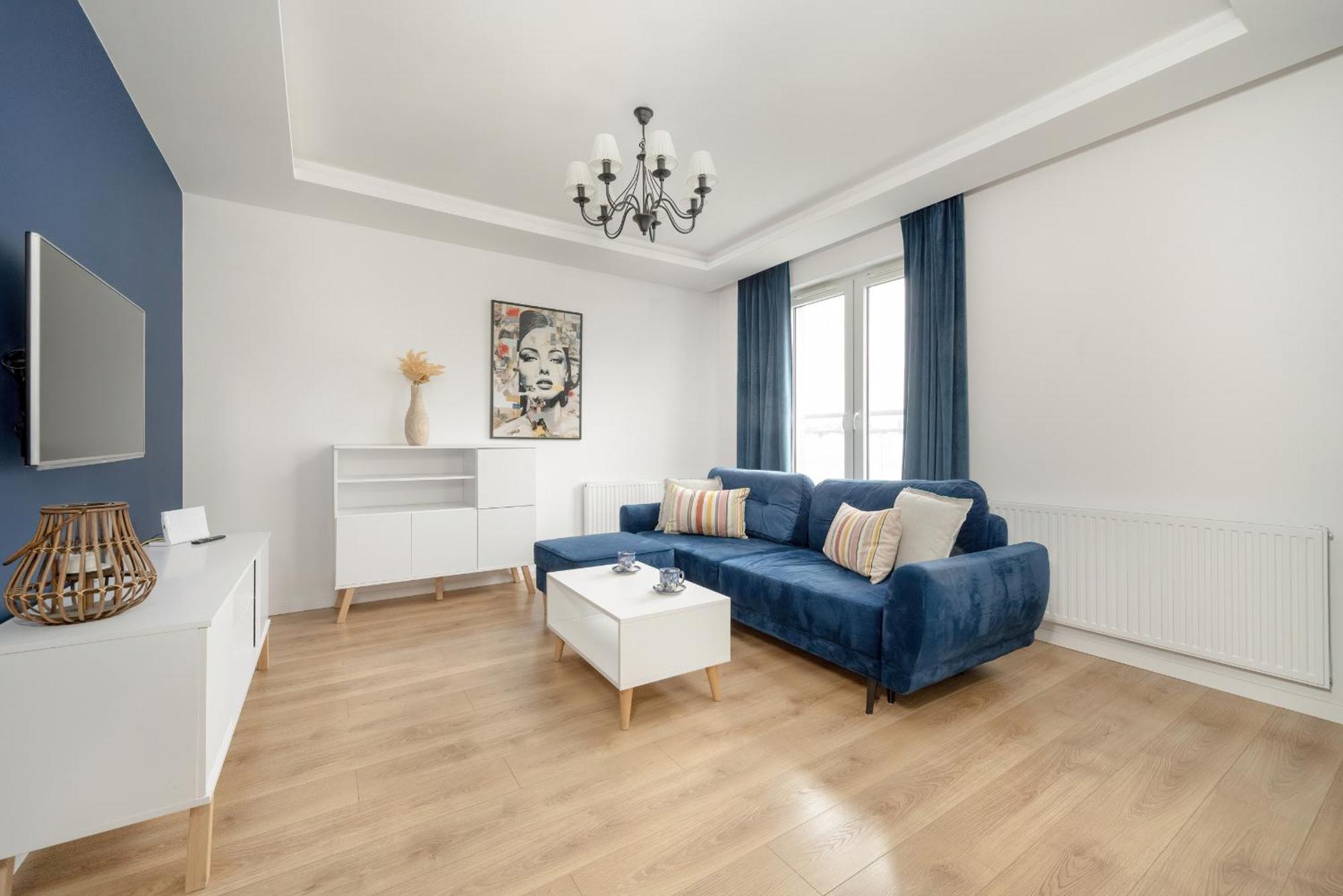 With 2 Bedrooms & Balcony And Free Garage By Renters Apartment *