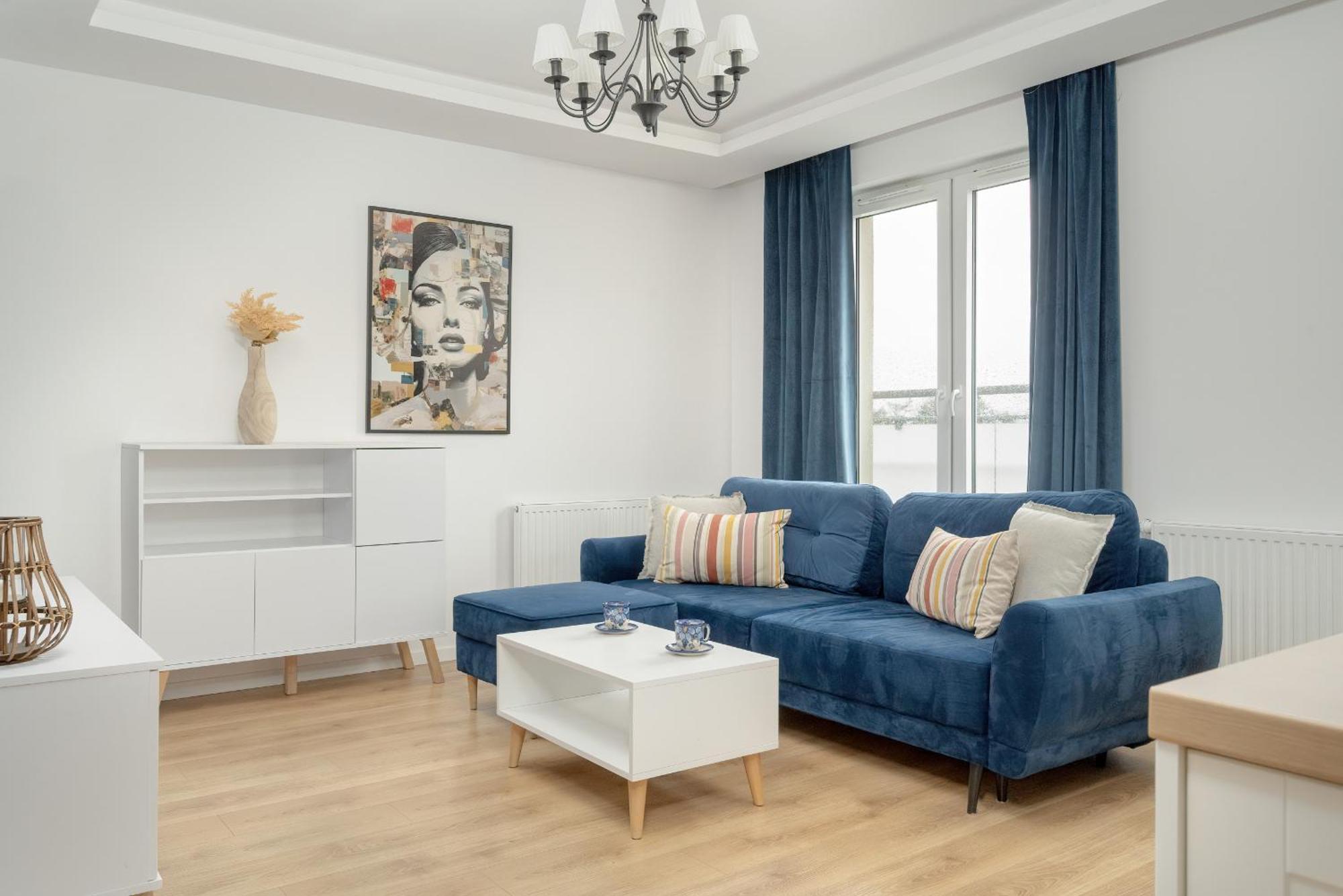 With 2 Bedrooms & Balcony And Free Garage By Renters Wroclaw